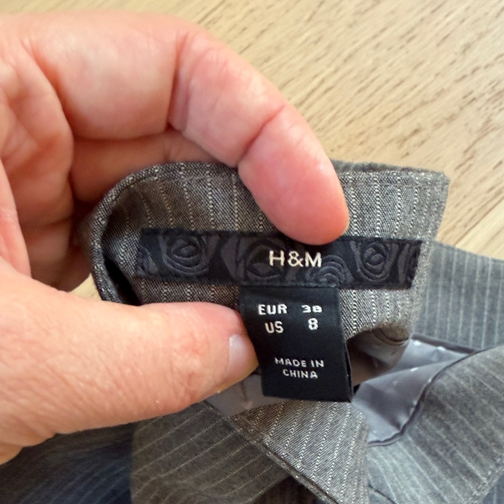 H&M Dark Gray Pinstripe Pencil Skirt - Picture 2 of 8